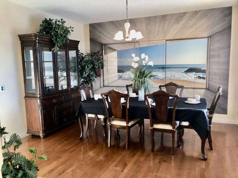 הוילה YYC 2500 Sq House In Springbank Hill Bl 261818 מראה חיצוני תמונה