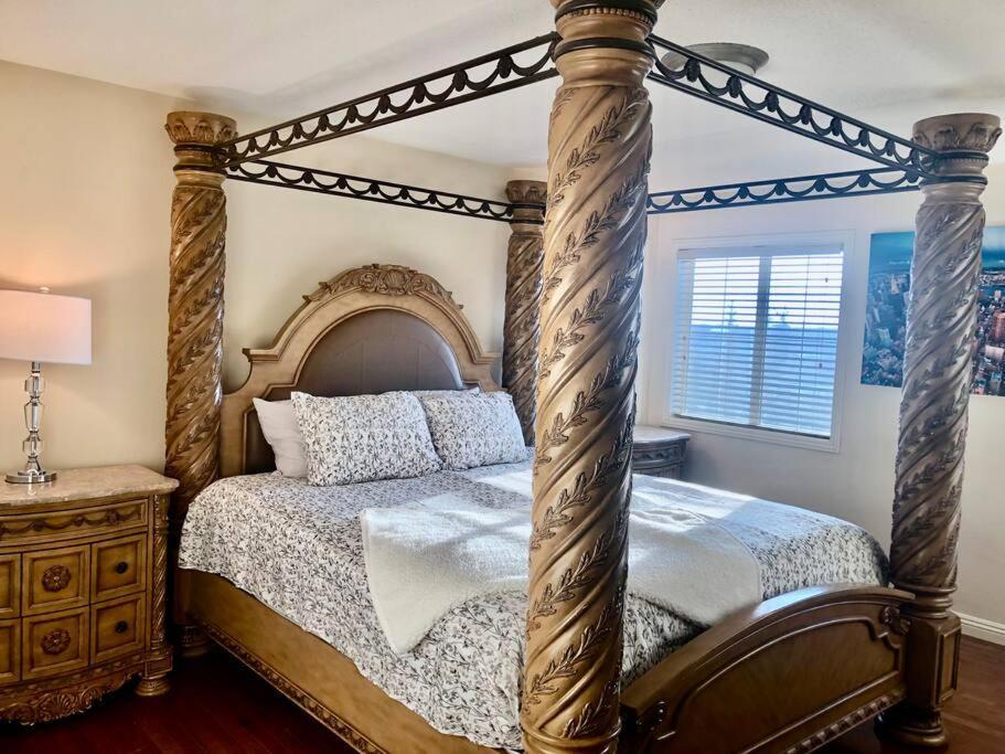 הוילה YYC 2500 Sq House In Springbank Hill Bl 261818 מראה חיצוני תמונה