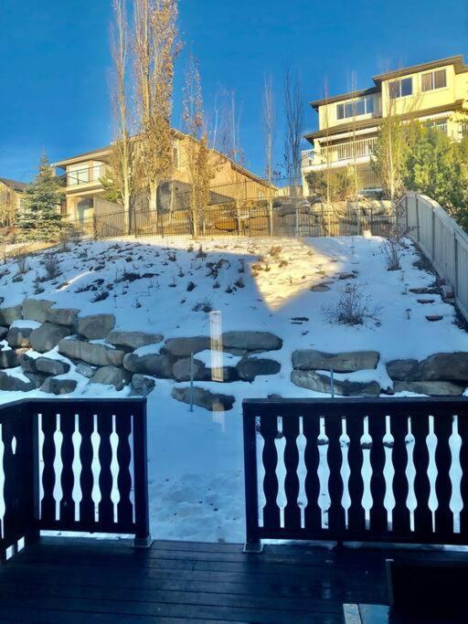 הוילה YYC 2500 Sq House In Springbank Hill Bl 261818 מראה חיצוני תמונה