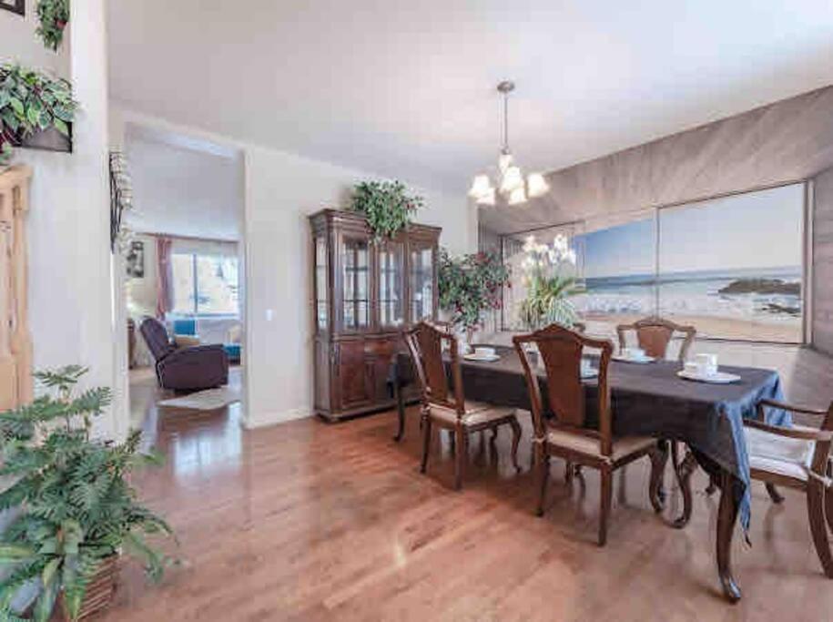 הוילה YYC 2500 Sq House In Springbank Hill Bl 261818 מראה חיצוני תמונה